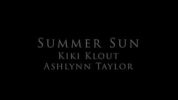 Hot Roommate Ashlynn Taylor Seduces and Teases Kiki Klout