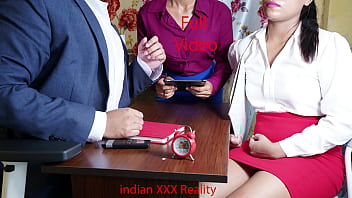 XXX cazzo in ufficio del capo indiano in hindi