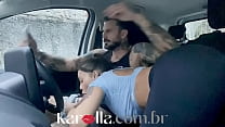 No aguanté y me la chupé a mi novio en el auto - www.karolla.com.br
