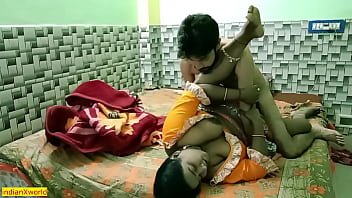 Indischer Teenie fickt mit heißem, schönem Dienstmädchen Bhabhi! Ungeschnittener hausgemachter Sex