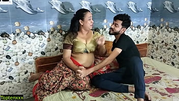 bengalí caliente bhabhi vs joven indio Primer sexo amateur!