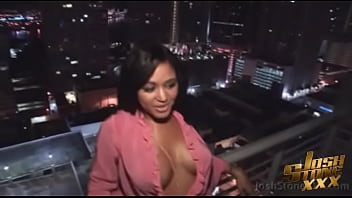 Big Booty Lisa Lee se déshabille pour la BBC à Miami Condo