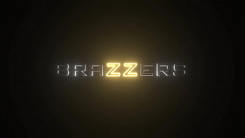 La difícil situación de la nena con grandes tetas - Ali Cash / Brazzers / transmisión completa de www.brazzers.promo/of