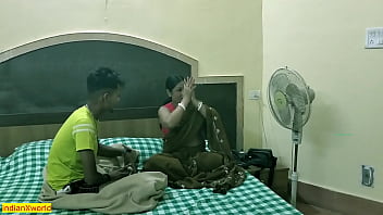 Belle-mère bengali indienne baise avec jeune femme! avec un son clair