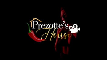 Come and see, Sabrina prezotte orders a pizza and pays for the delivery getting into the moto boy, lots of sex, come - Prezotte's House.