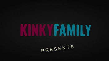 Kinky Family - Eu lambi e fodi minha meia-irmã Daisy Lavoy
