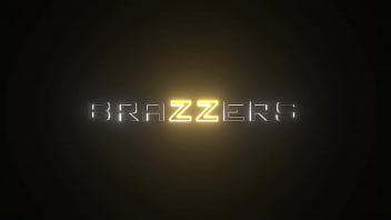 Se faufiler dans la douche - Lauren Pixie / Brazzers / flux complet de www.brazzers.promo/into
