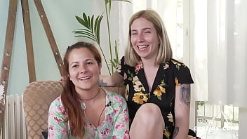 Ersties: Des lesbiennes amateurs sexy partagent un double gode