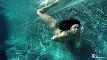 Sirène érotique: Aaliyah Hadid pt2
