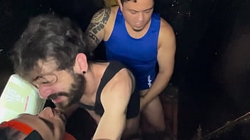 Давая задницу двум мужчинам в салоне - C/ Maldonato Gp & Social Sem Camisa - Полное видео на XVideos RED