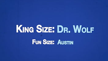 Twink fode DILF duas vezes seu tamanho - Austin, Dr Wolf