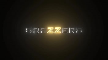 Hipster Queens Clown Boys for Clicks - Gianna Dior, Eliza Ibarra / Brazzers / stream completo de www.brazzers.promo/que