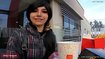 La famosa Youtuber latina va da McDonald's e finisce con la salsa addosso - "È MOLTO GRANDE, METTI TUTTO IN ME" - TRAILER