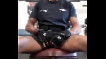 exhibition showing off my cock at the gym
