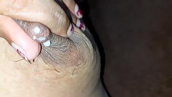 Indian Desi Bhabhi's Nice Breast Milking Lactating & Hubby Cock erhält die Milch
