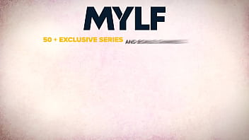 Mylf - La milf bionda tettona Vanessa Cage rende felice il giovane stallone facendogli sentire la sua figa stretta bagnata