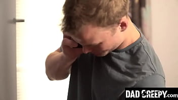 Stiefvater zeigt seinem jungen Stiefsohn - Brent North, Fella Darenger - Dadcreepy, wie gut es sich anfühlt, schwul zu sein
