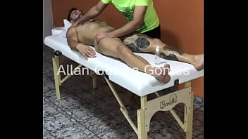 Séance de massage avec MASSAGISTA RIO DE JANEIRO a eu une fin heureuse sur le combattant MMA Allan Guerra Gomes complet sur x vidéos rouge - partie 1