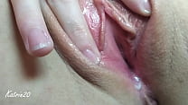 Close-up Masturbation. chatte humide dégoulinant de bave