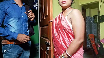 Un vendeur de soutien-gorge a trompé Bhabhiji pour qu'il fasse du porno indien Chudayi avec une voix claire en hindi