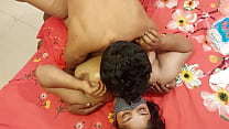 Rumpa21-Il fratellastro convince sua cugina vergine per il sesso hard bengalese