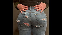 Jeans serrés Big Booty Girl laissez-moi tâtonner