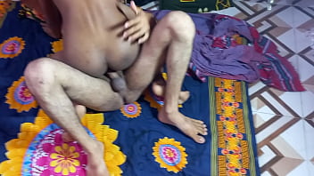 Uttaran20- ебарь трахает черную девушку, затем шпилит своего красавчика, друга трахнул двух парней из бенгальской деревни Секс ххх порно