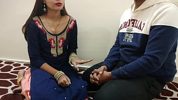 Meia-irmã gostosa ensina sexo entre meio-irmãos em áudio em hindi