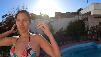 Lalilove regresa con un relajante SEXO ANAL en la piscina