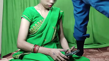 Al ver a la cuñada sola en sari, el cuñado se la follan muy duro Hindi Audio