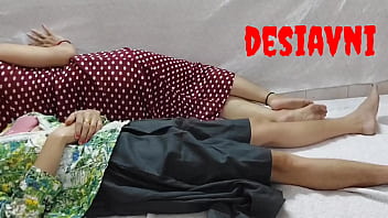 Desiavni Stieftochter Schulmädchen hart gefickt, während sie Orgasum klare Hindi-Stimme schläft
