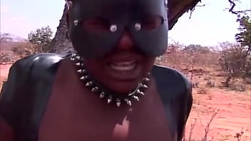 Afrikanischer Glatzkopf, heiße Dame, im Freien, öffentlich, Hardcore, ethnisch, BDSM