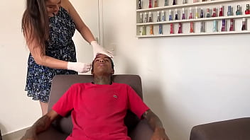 HOT WOMAN DOES BRAND NEW'S EYEBROWS IN EXCHANGE RECEIVES PICA AND HE EVEN PUT IT ON HER ASS