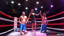 Карликовый бокс в Таиланде привел к сексу с сексуальной азиатской девушкой на ринге