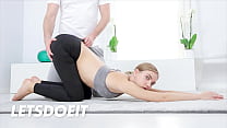 Yoga-Schlampe Oxana Chic genießt nach dem Training leidenschaftlichen Sex mit Liebhaber - WHITEBOXXX