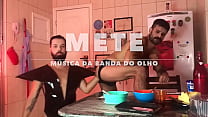 Mete - Fernando Brutto is penetrated by the fist while André sings - COMPLETO NO RED