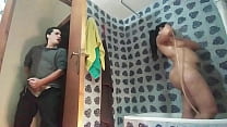 Spiare e scopare la mia calda sorellastra culona sotto la doccia (compilation)