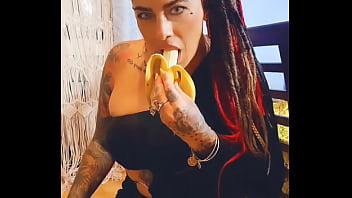 mangiare una banana