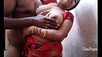 Desi Village Wife Hot Standing Sex con il suo indiano Devar - Hindi completo