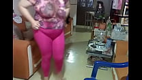 Plumper dancing in front of the webcam