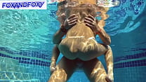 Compilation di sesso in piscina: creampie anale, sperma sul culo, sperma in piscina