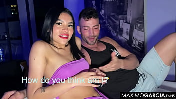 Красивая молодая женщина испытывает многократные оргазмы и сквиртует с Максимо