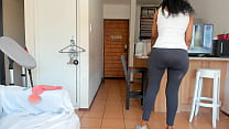 Ébano de gran trasero haciendo ejercicio en mallas, mi video completo, haciendo ejercicio desnudo, disponible en este enlace https://www.xvideos.red/amateur-channels/analebony2# tabRed