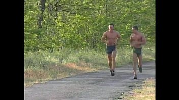 Венгерские парни трахаются после пробежки