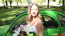 Die zukünftige Braut Rebecca Volpetti betrügt ihren Bräutigam bei einer schmutzigen Analsex-Session mit einem Fotografen
