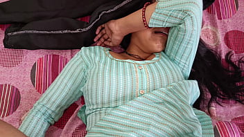 Belle fille chaude Priya pour la première fois Sexe douloureux avec l'audio clair en hindi de la demi-soeur