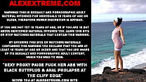 Sexy Proxy Paige fodendo sua bunda com plug anal preto e prolapso anal na beira do penhasco