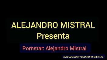 Vídeo amador gay se emociona e tira o pau da calça Alejandro Mistral