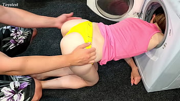 Ela ficou presa na máquina de lavar... primeira vez e acho que ela fez de propósito (Toystest)