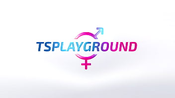 Café de sexe trans avec Tgirls aux gros seins Emma Rose et Izzy Wilde